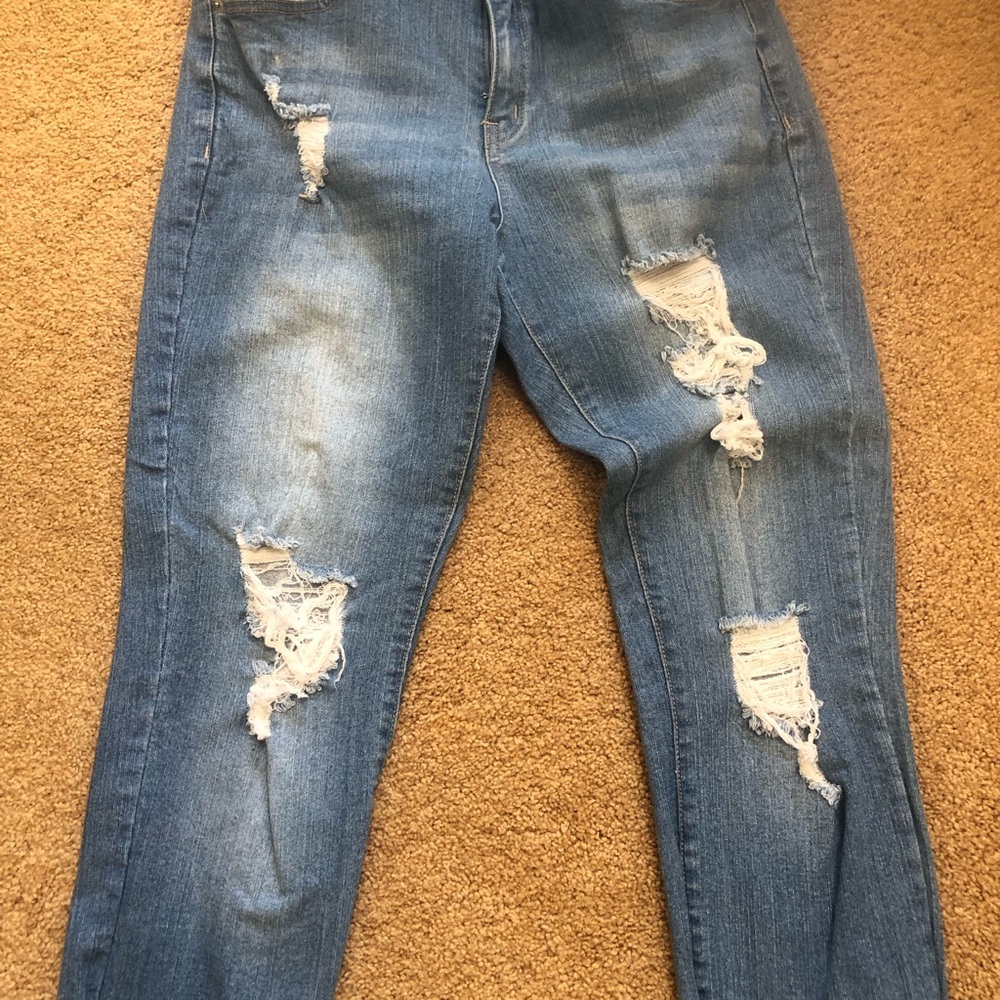 Classic Distressed Skinny Jeans in Blue . Comfortable with stretch.